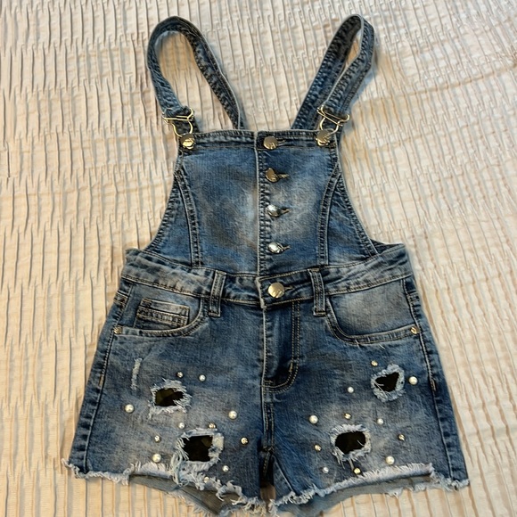 ❗️BUNDLE SALE 4 for $20 - NWOT Girls Jeans Overall Shorts - Picture 2 of 10
